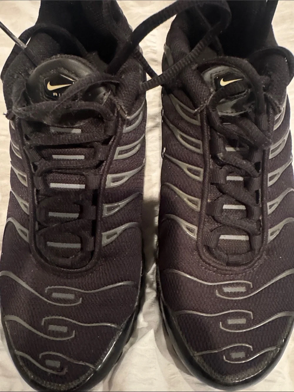 Nike Men’s Black and Gray Mesh Running Sneakers